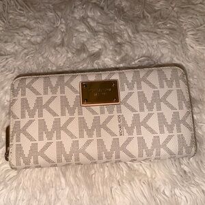 Michael Kors Jet Set Travel Continental Wallet